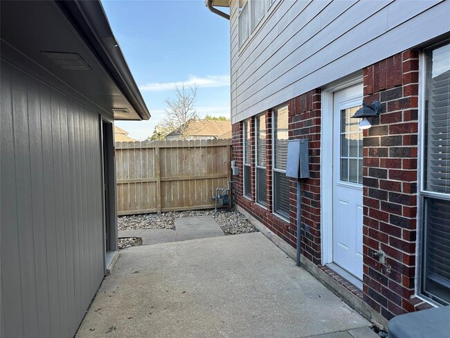 Building Photo - 1281 El Camino Village Dr