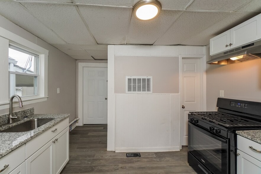 Building Photo - 823 Camden Ave