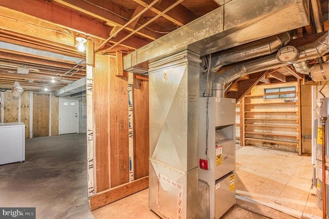Building Photo - 9 W Highland Ave