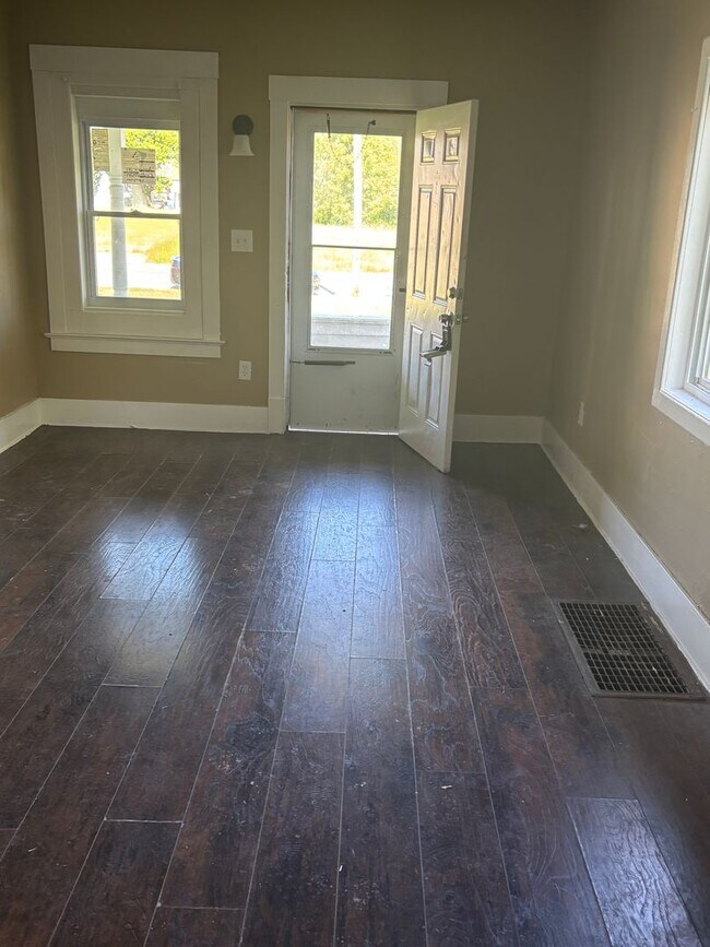 Building Photo - SECTION 8 and EDEN Accepted!! Newly Renova...