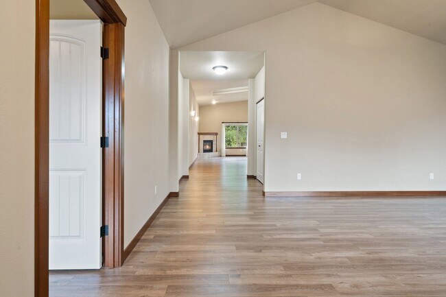 Building Photo - Charming Single-Story Home in Poulsbo