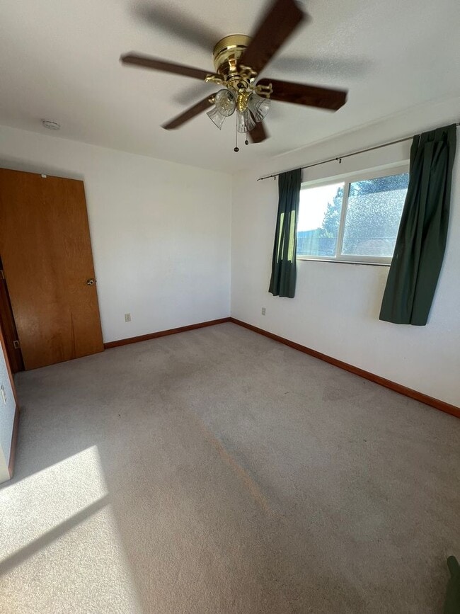 Building Photo - 3 Bedroom, 2 Bath Home on 1 Acre Property