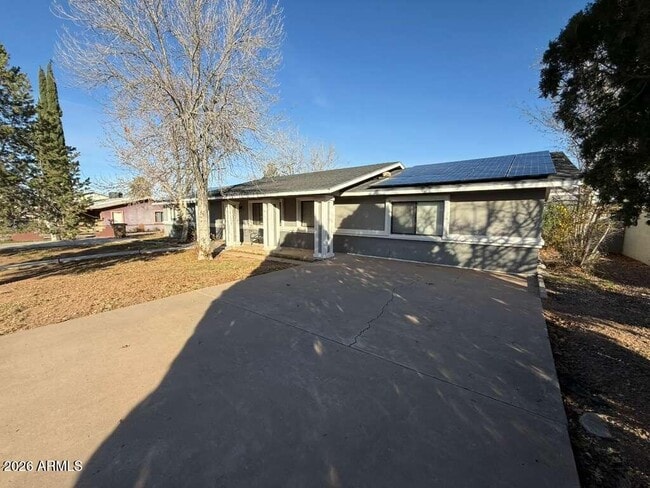 Building Photo - 3110 E 13th St