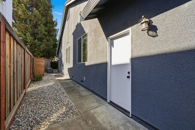 Building Photo - Contemporary Single Level North Napa Home