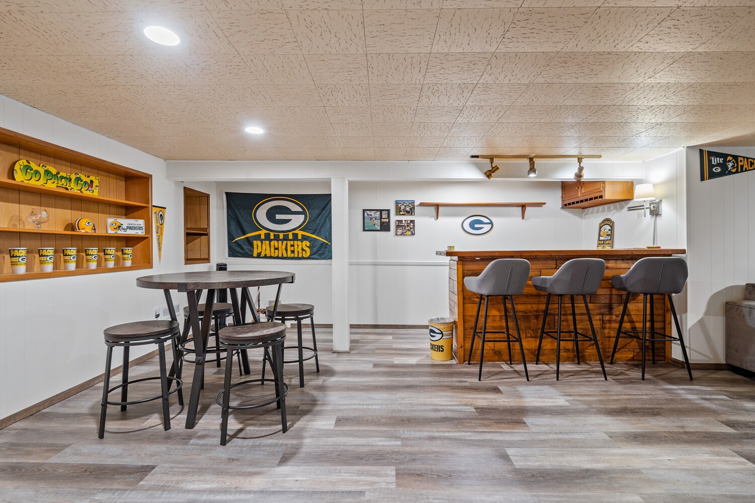 Building Photo - 1816 Gross Ave