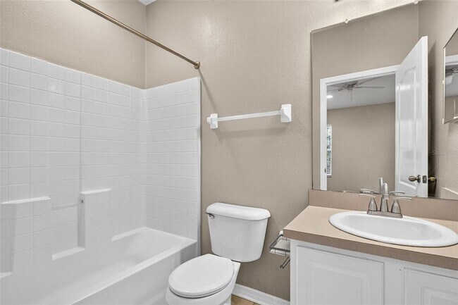 Building Photo - 5815 Fishhawk Ridge Dr