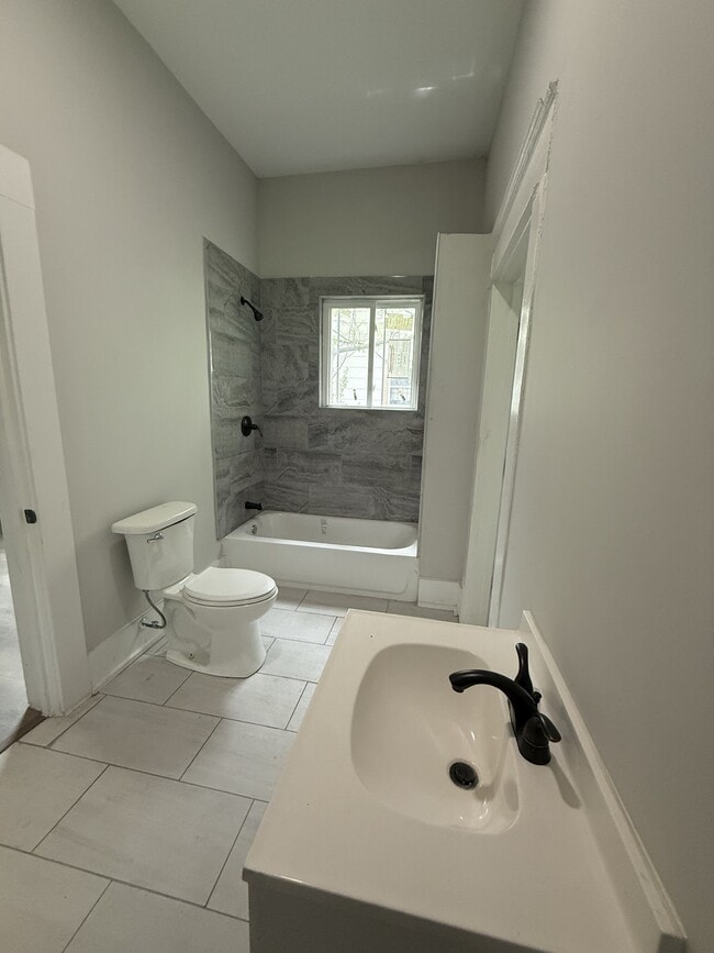 Building Photo - 1701 Ave I