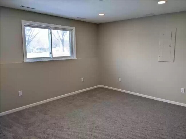 Building Photo - 1424 Sunset Ave SE