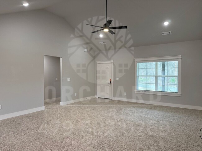 Building Photo - Single-Family Home- 2 Bed/2 Bath w/Hobby R...