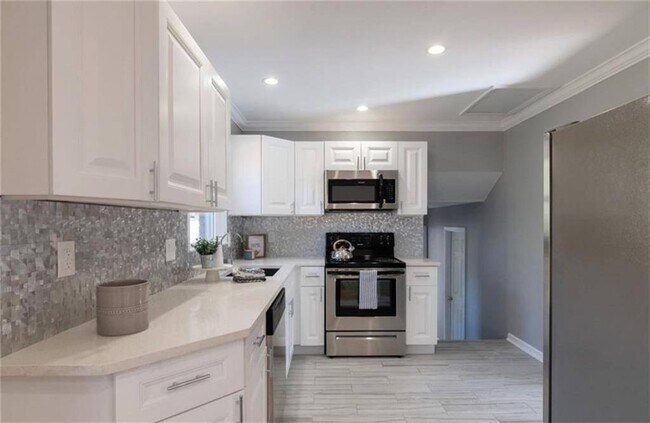 Building Photo - 3022 Trafalgar Way