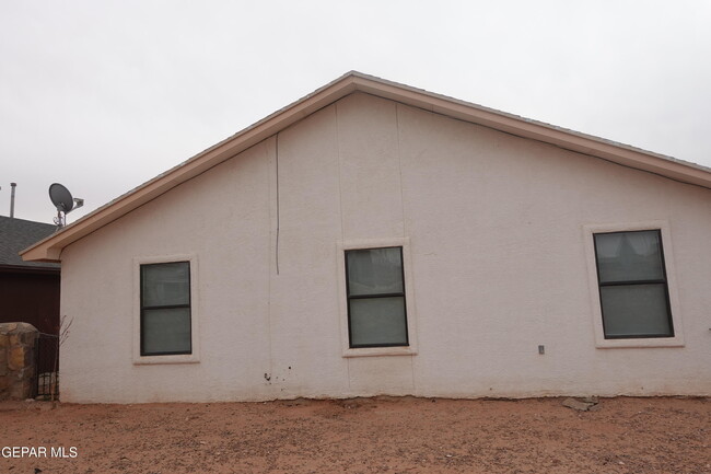 Building Photo - 12345 Tierra Apache Rd