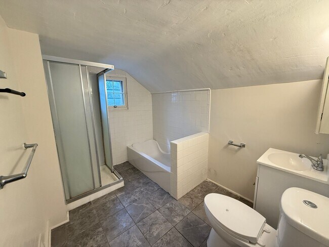 Building Photo - 311 W Mason St