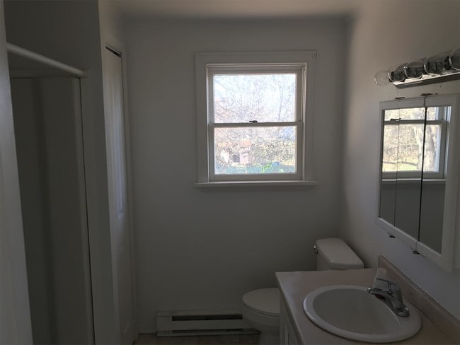 Building Photo - 142 Pocahontas Dr