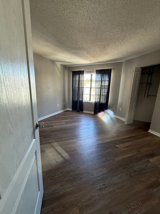 Building Photo - 3623 Atrium Dr