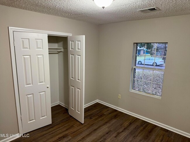 Building Photo - 5074 Fleetwood Cove