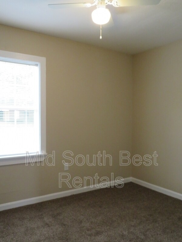 Building Photo - 2804 Southmeade Ave