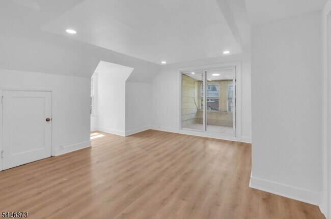Building Photo - 44 Farley Ave