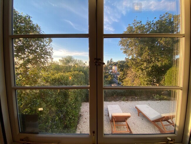 Building Photo - 1521 Parmer Ave