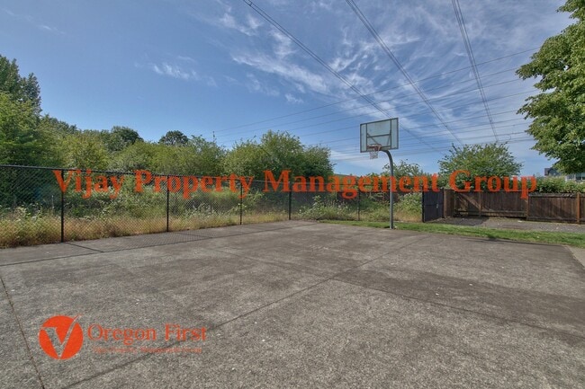 Building Photo - 825 NE Wheelock Pl
