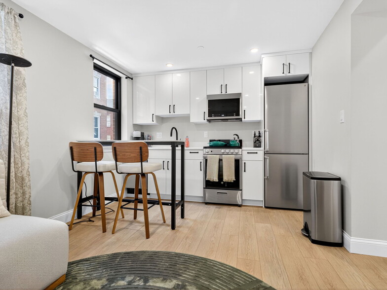 Building Photo - 176 Salem St