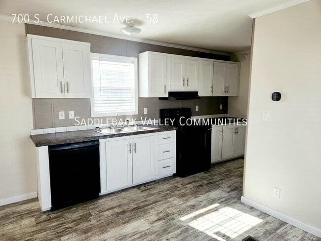 Building Photo - 700 S Carmichael Ave