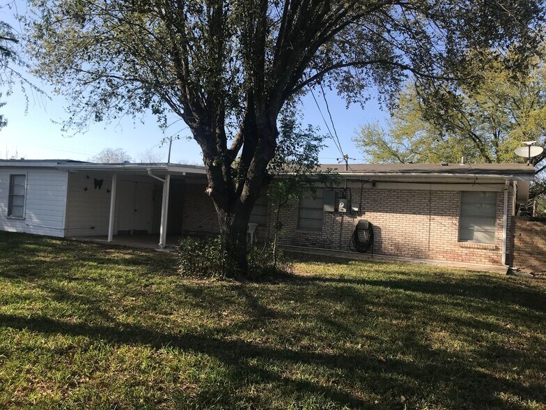 Building Photo - 234 Emerald Ln