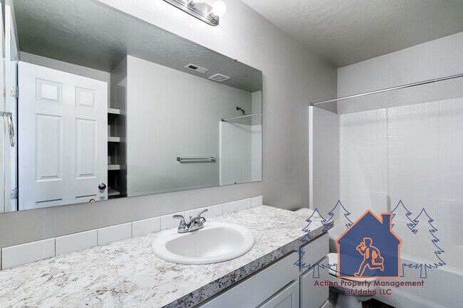 Building Photo - 3181 N Saratov Wy