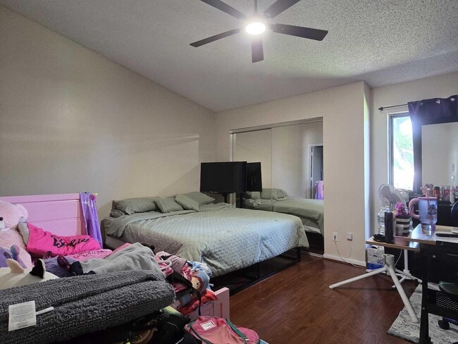 Building Photo - 5204 Bayside Dr