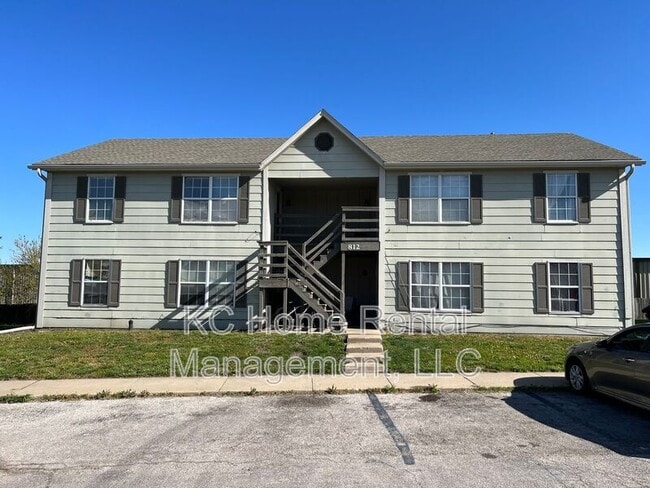 Primary Photo - 812 Saddlewood St