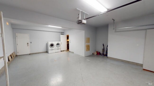 Building Photo - 2060 Pascal St