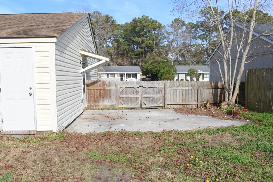 Building Photo - 233 Brighton Rd