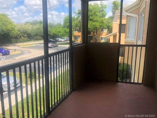 Building Photo - 2 br, 1 bath Condo - 8333 Pines Blvd