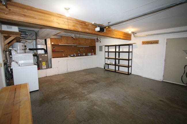 Building Photo - 3 Bedroom Home in Eagle River w/ Fenced Backyard!