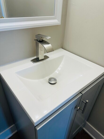 Building Photo - 406 Inland Dr
