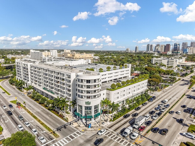 Building Photo - 711 SE 15th St