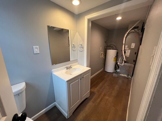 Building Photo - 435 30th Pl