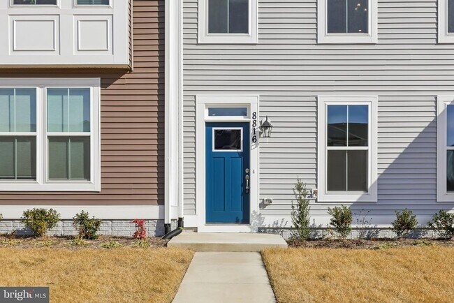 Building Photo - 8816 Selby Ct