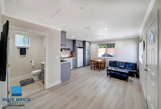 Building Photo - 5843 Vanalden Ave