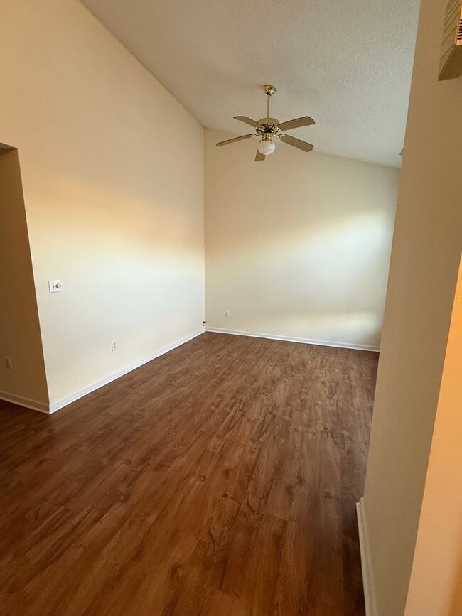 Building Photo - Home with 3 Bedrooms, 2 Baths & Single Attached Garage in Catawba NC