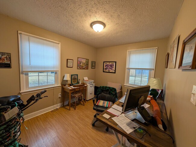 Building Photo - 104 Sharyn Ln