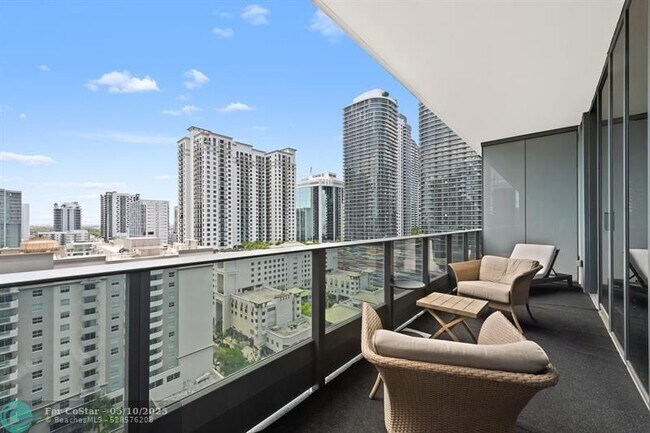 Building Photo - 1000 Brickell Plaza