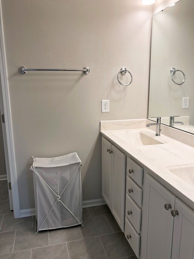 Building Photo - 3 Bed 2.5 Bath End Unit with Fenced in Backyard at Winsford At the Park!