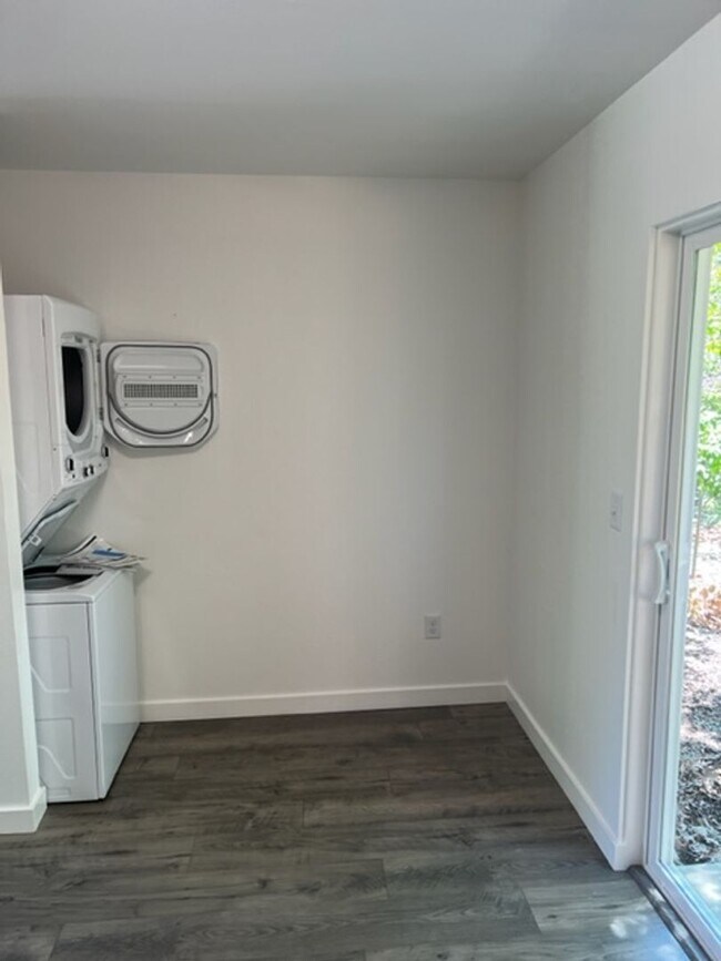 Building Photo - 192 S Church St