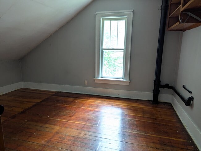 Building Photo - 626 Nina Ave