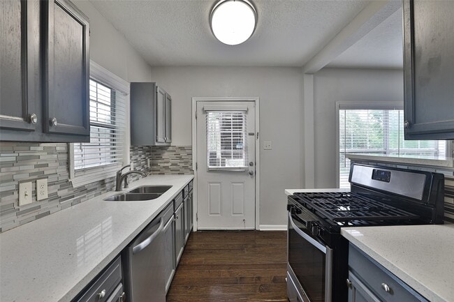 Building Photo - 5009 Polk St