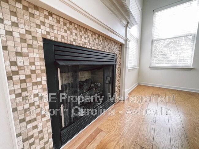 Building Photo - 277 Old Farm School Rd