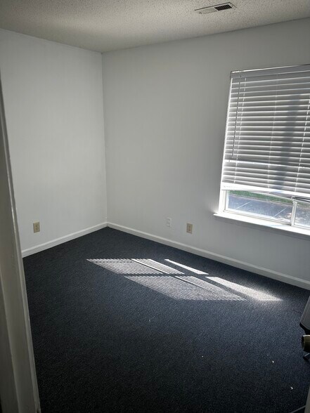 Building Photo - 9543 University Terrace Dr