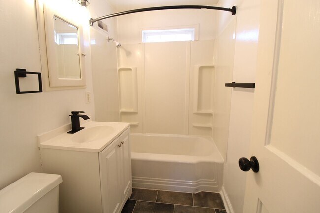 Building Photo - 1 Bedroom 1 Bath Duplex in Navy Hill Area in Olathe