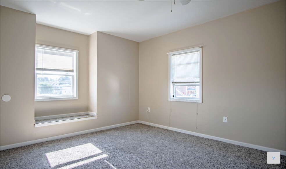 Building Photo - 4444 Main St