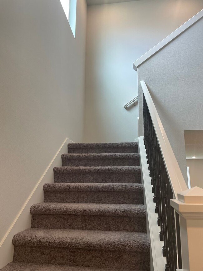 Building Photo - 4 Bed 2.5 Bath Home! Located near the Ridgefield Outdoor Recreation Center, equestrian facilities...